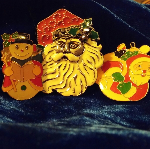 🌙Vintage Holiday Pin Bundle of 3 - Picture 5 of 7